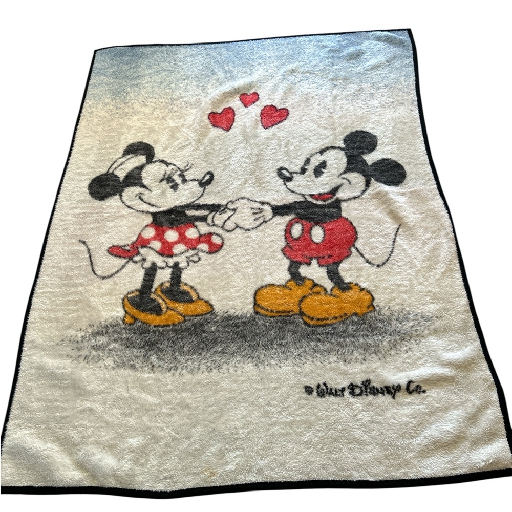 Vintage collectible Biederlack Disney Mickey and Minnie Mouse In Love Blanket